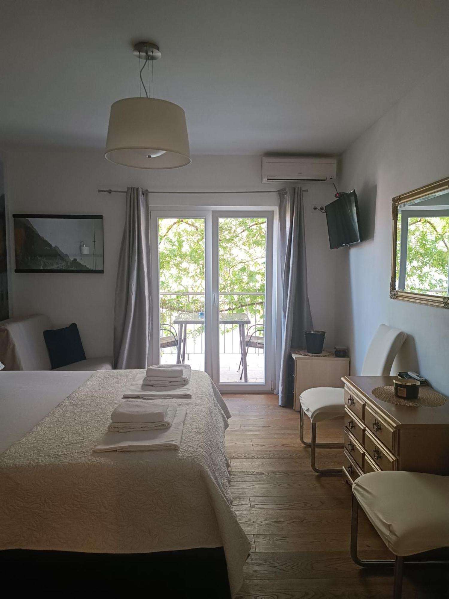 Old Port Apartment Baska Voda Phòng bức ảnh